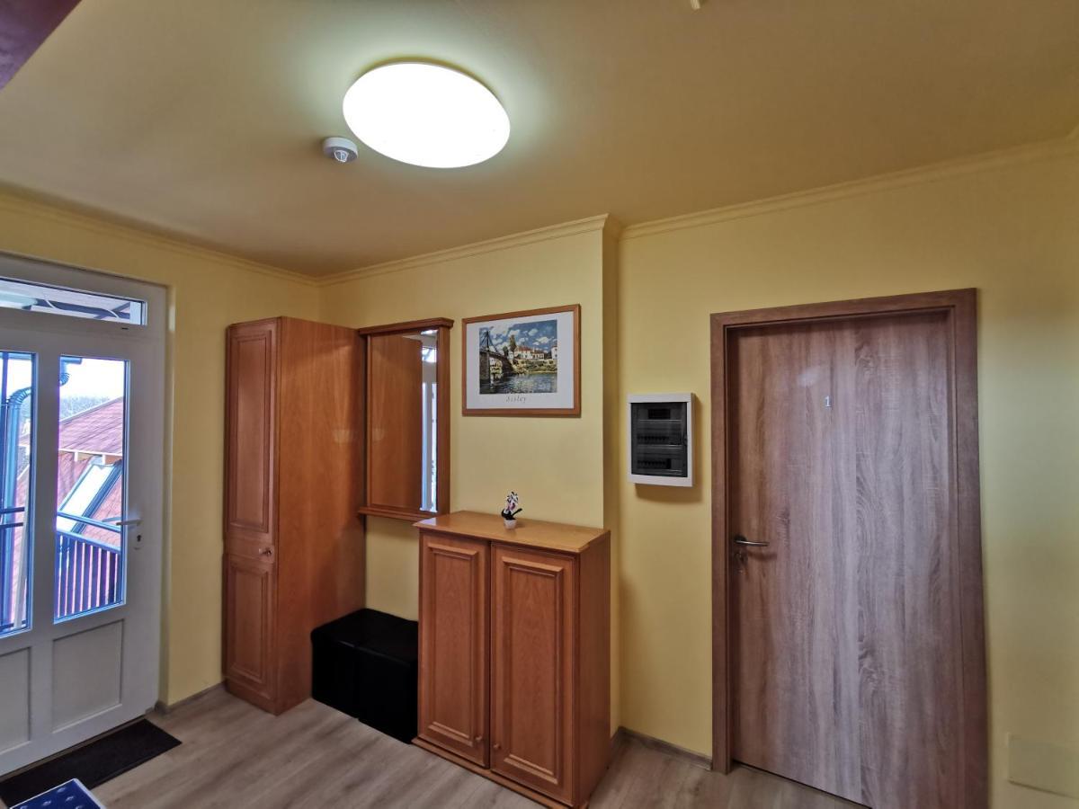 Bed and Breakfast Keresz Panzio Martely Exterior foto